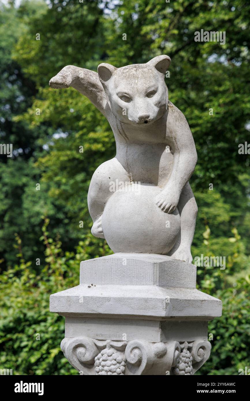 Bear's Fountain, Rose Garden della Germania Est, Forst, Germania Foto Stock