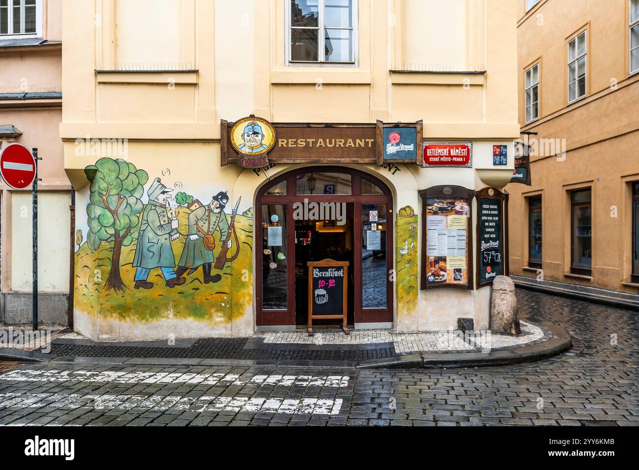 Ristorante Švejk a Betlémské námesti, ristorante tradizionale ceco, la più grande catena di franchising gastronomico ceco, quartiere stare Mesto, Praga, Cechia Foto Stock