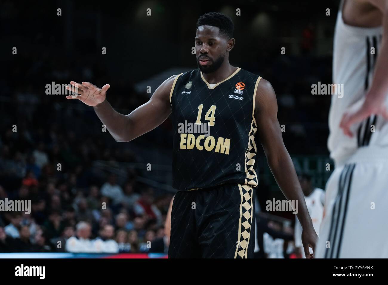 MAM Jaiteh durante la partita di EuroLeague turca tra Real Madrid e AS Monaco al WiZink Center il 19 dicembre 2024 a Madrid in Spagna Foto Stock