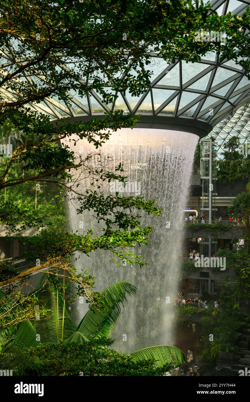 Il Jewel Rain Vortex, l'aeroporto di Changi, Singapore Foto Stock