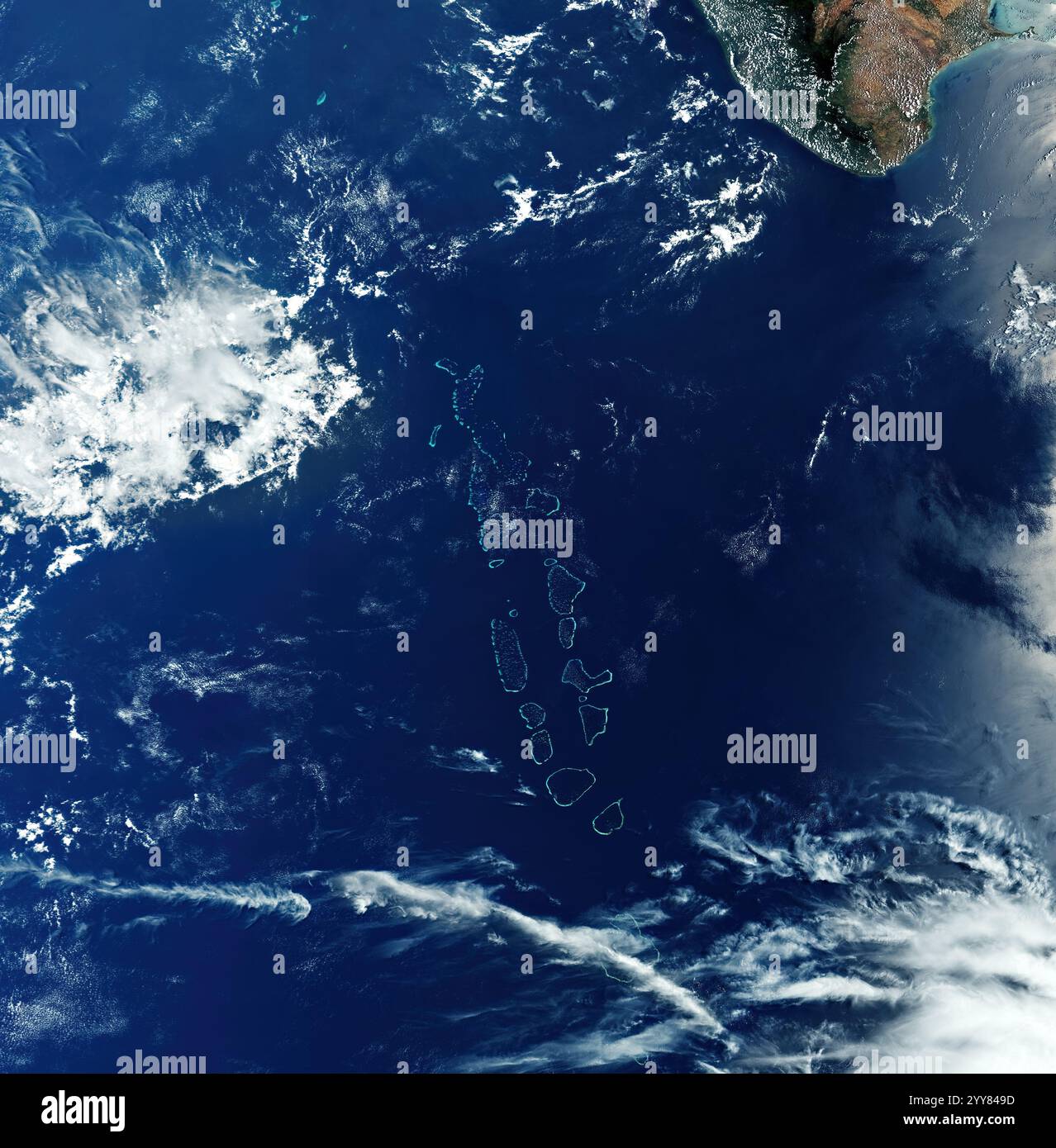 Repubblica delle Maldive dallo spazio. Foto Stock