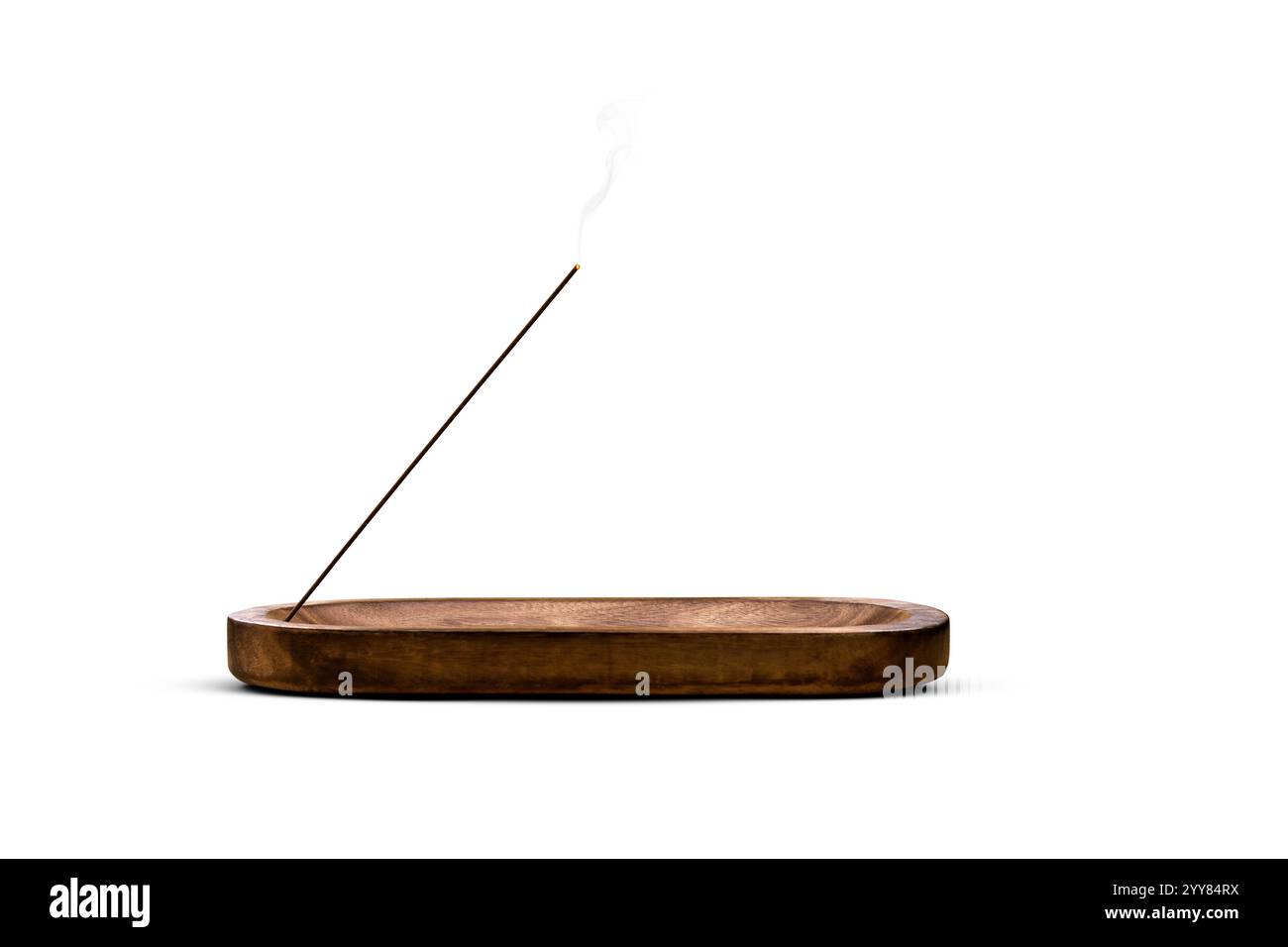 Bastoncino per incenso in un supporto decorativo in legno isolato su sfondo bianco Foto Stock