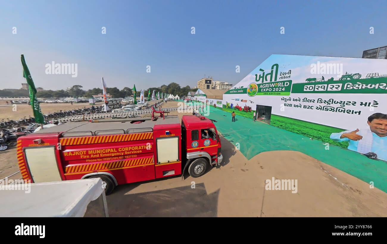 Rajkot, Gujarat, India. 20 dicembre 2024. AGRI World Expo 2024, autocarro antincendio. Crediti: Nasirkhan Davi/Alamy Live News Foto Stock