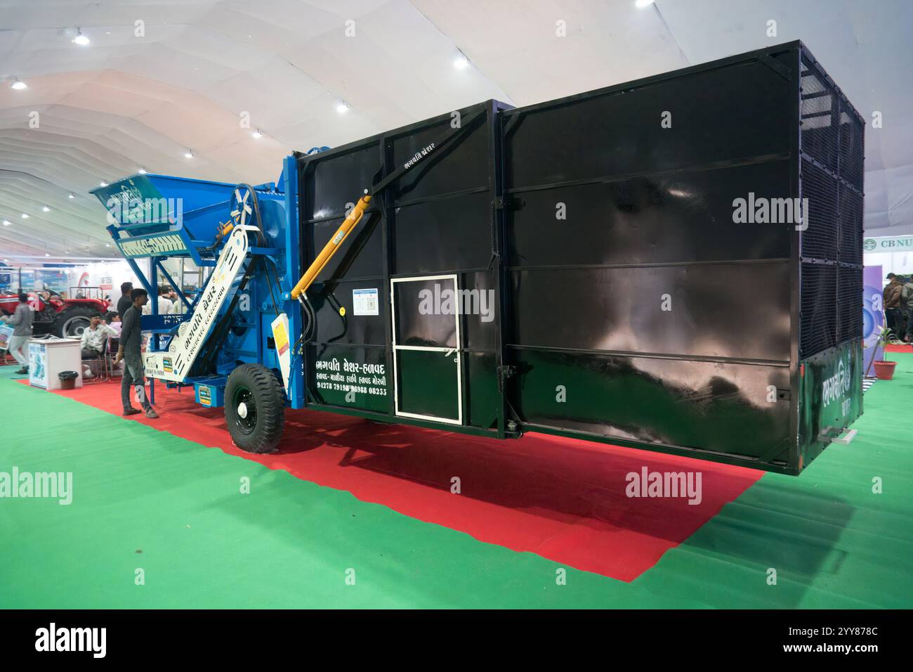 Rajkot, Gujarat, India. 20 dicembre 2024. AGRI World Expo 2024, Bhagvati Thresher Halvad. Crediti: Nasirkhan Davi/Alamy Live News Foto Stock