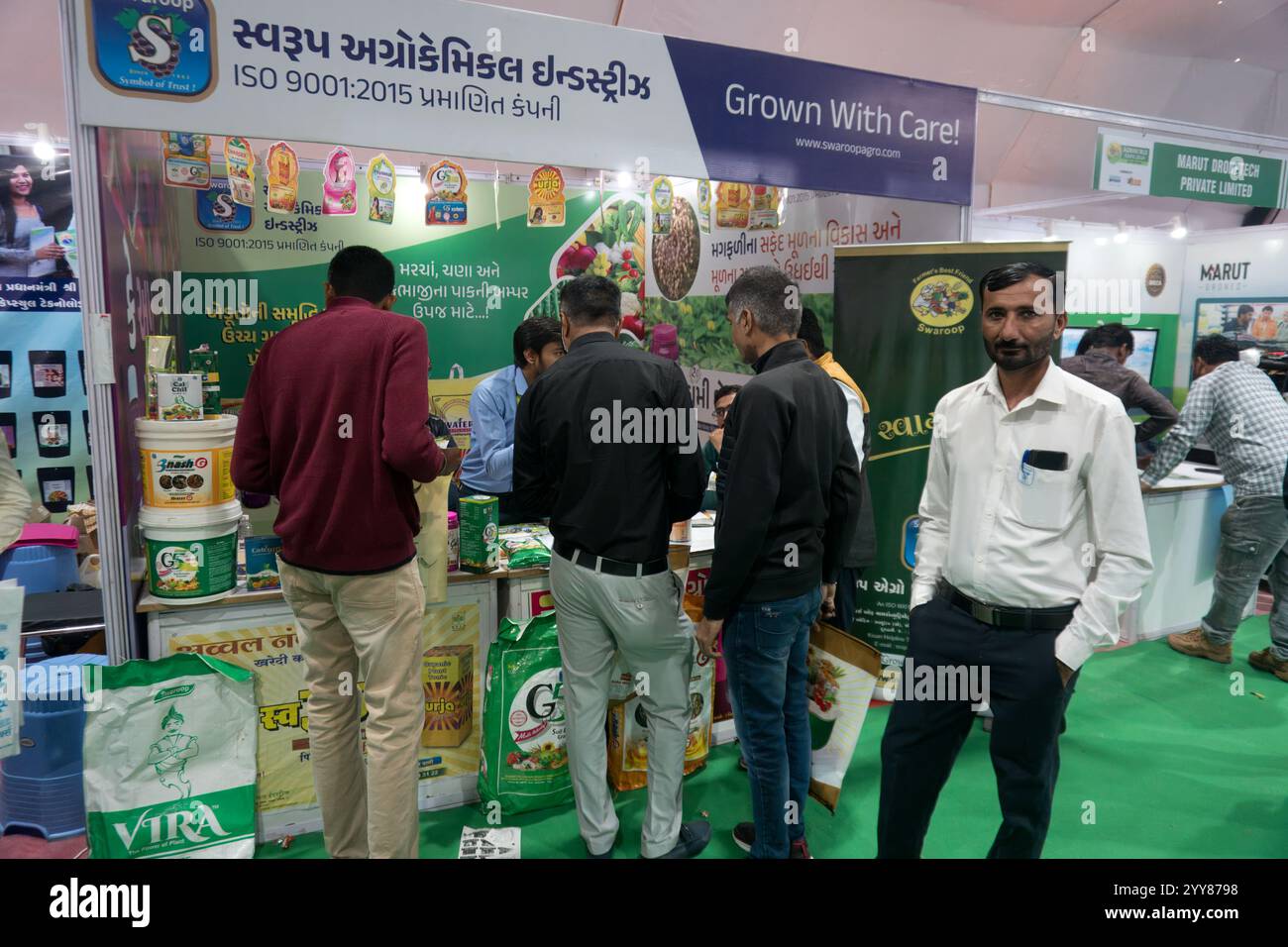 Rajkot, Gujarat, India. 20 dicembre 2024. AGRI World Expo 2024, stand di Swaroop Agrochemical. Crediti: Nasirkhan Davi/Alamy Live News Foto Stock