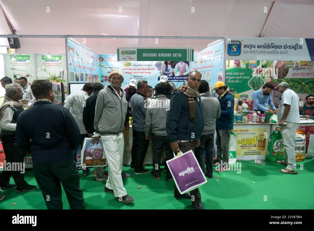 Rajkot, Gujarat, India. 20 dicembre 2024. L'AGRI World Expo 2024, la fiera devishree krushi setu è molto frequentata. Crediti: Nasirkhan Davi/Alamy Live News Foto Stock