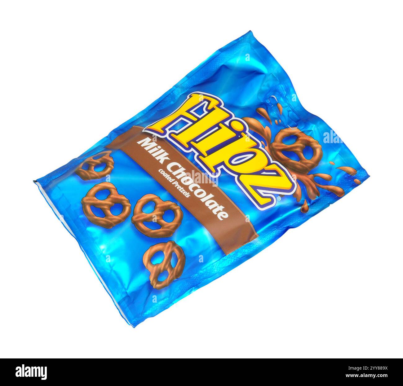 Pretzel salati e croccanti ricoperti di cioccolato al latte Flipz in un sacchetto di alluminio da 90 g. Foto Stock