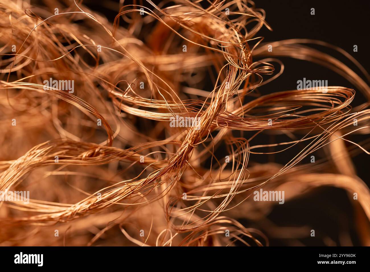 filo di rame utilizzato nella fabbricazione di fili, sottile filo metallico in rame Foto Stock