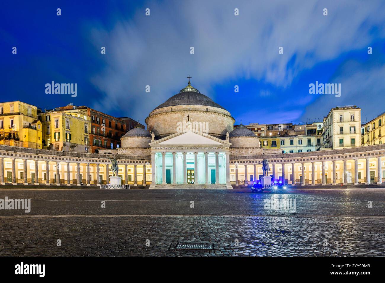 Napoli, Italia, in Piazza del Plebiscito di notte. Foto Stock