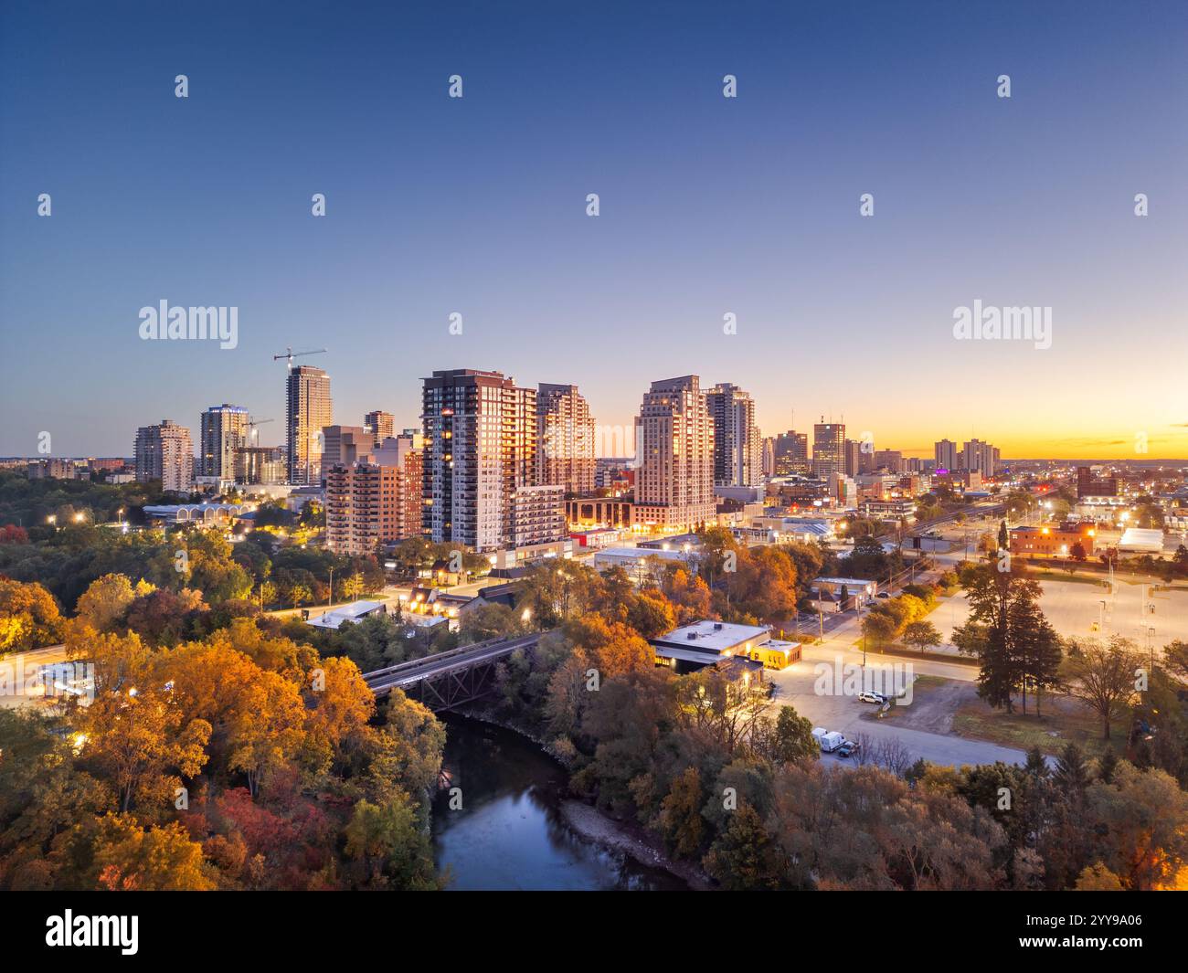 Londra, Ontario, Canada, all'alba in autunno sul Tamigi. Foto Stock