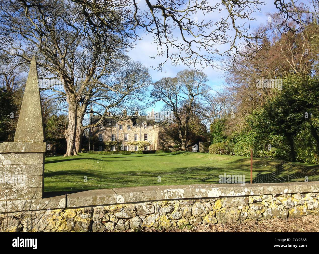 XVIII secolo Morton House con prato affondato, Winton Loan, Edimburgo, Scozia, Regno Unito Foto Stock