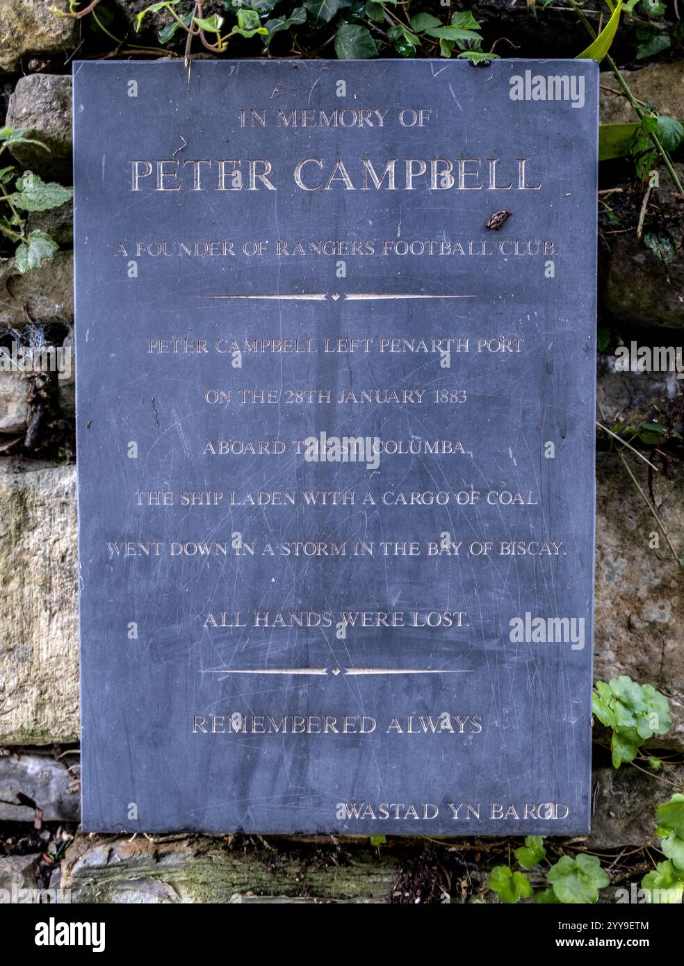 Targa commemorativa di Peter Campbell fondatore del Rangers Football Club di Penarth, Galles del Sud Foto Stock