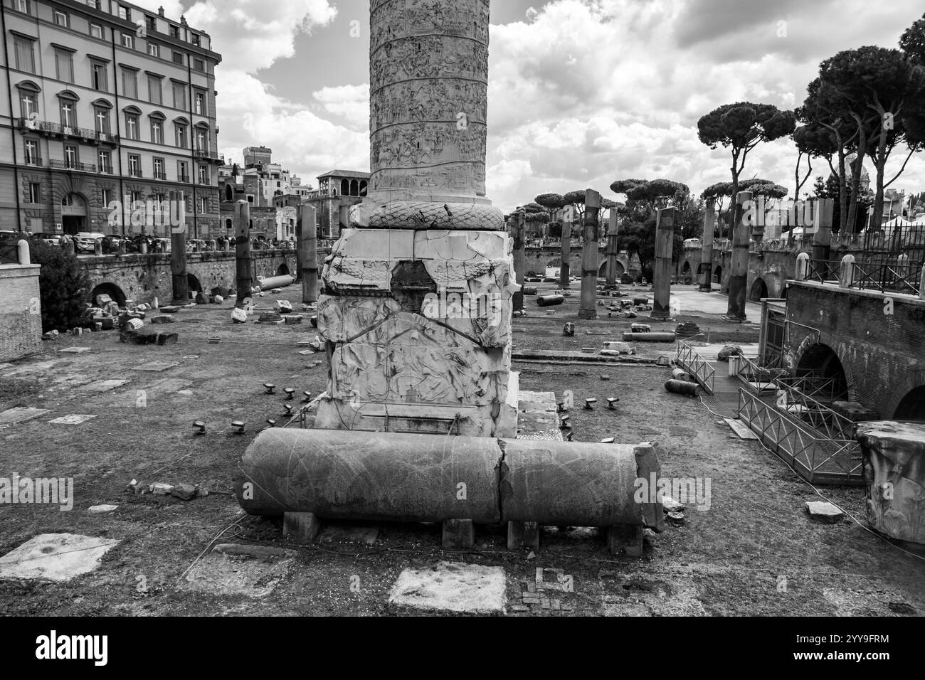 Roma, Italia - 5 aprile 2019: Il mercato di Traiano è un grande complesso di rovine a Roma, in Italia, situato in via dei fori Imperiali, all'estremità opposta di Foto Stock