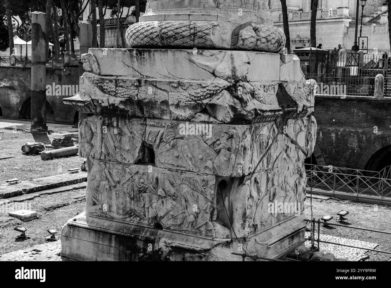 Roma, Italia - 5 aprile 2019: Il mercato di Traiano è un grande complesso di rovine a Roma, in Italia, situato in via dei fori Imperiali, all'estremità opposta di Foto Stock