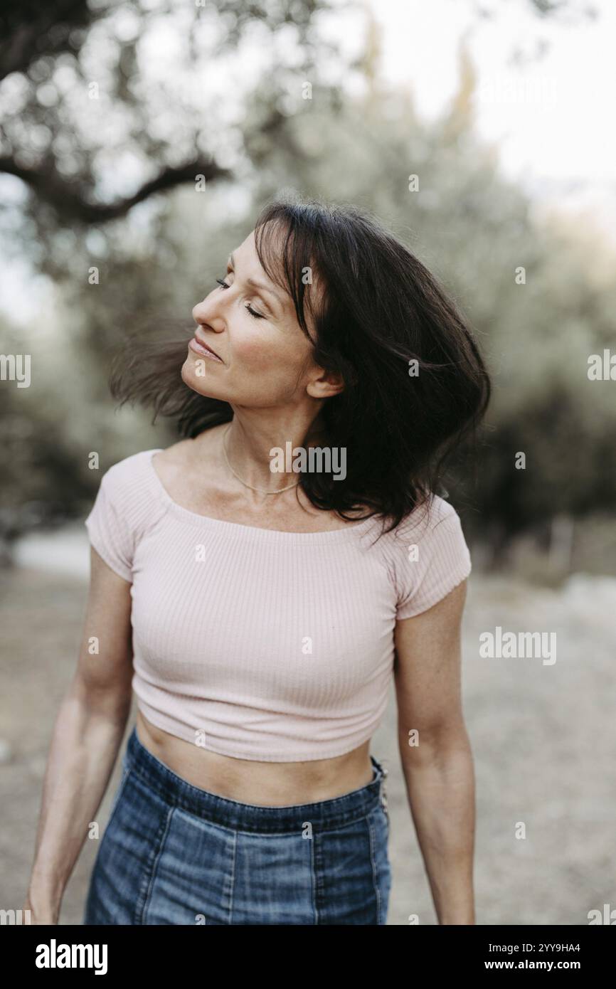 Donna attraente, bezelled, 40+ in ritratto Foto Stock