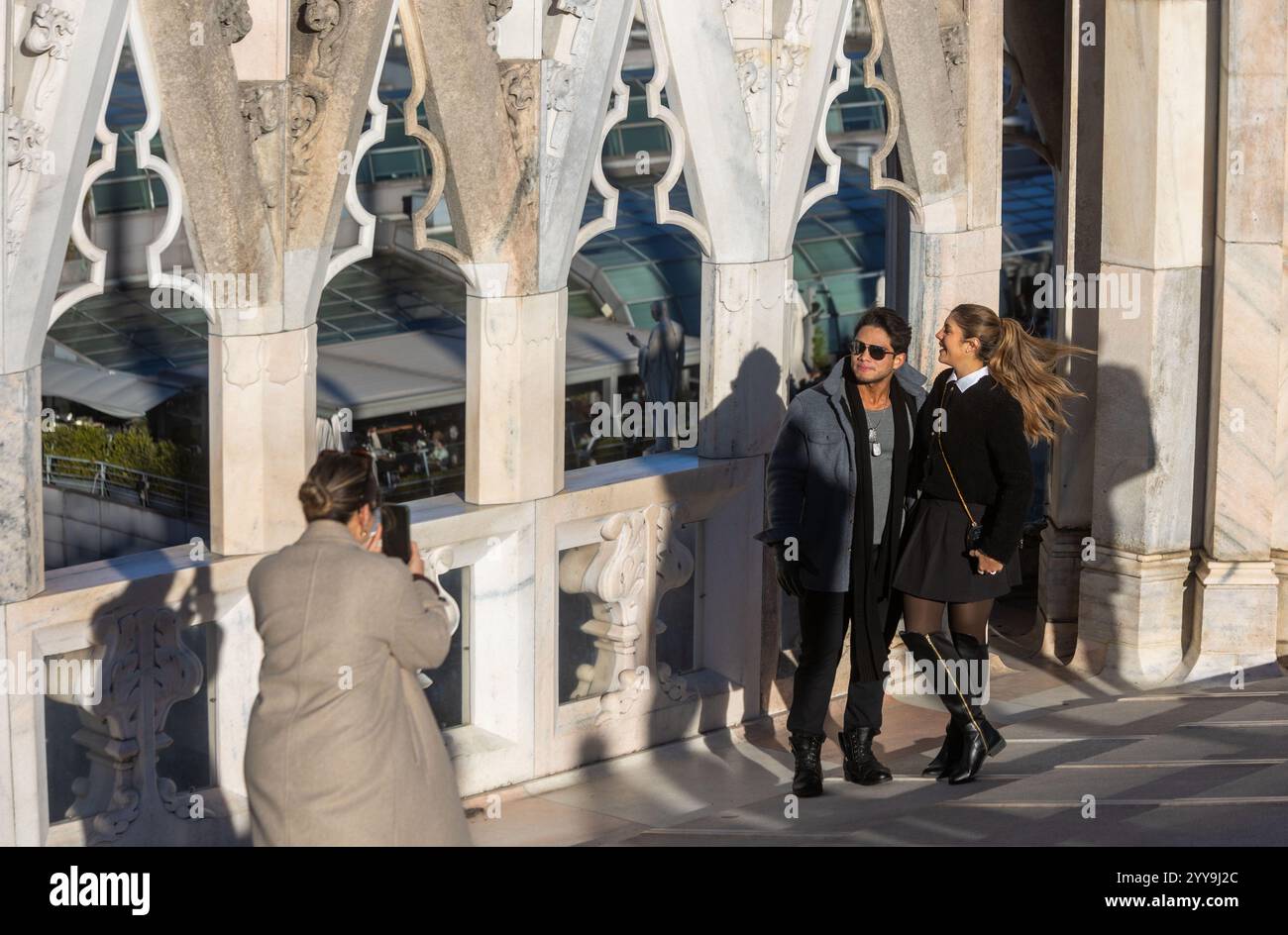Milano, Italia. 20 dicembre 2024. Il forte vento pulisce l'aria sulla cittàà vista dalle terrazza del Duomo - Milano, Italia - Venerdì, 20 dicembre 2024 (foto Stefano porta/LaPresse) il forte vento pulisce l'aria sulla città - Milano, Italia - venerdì 20 dicembre 2024 (foto Stefano porta/LaPresse) credito: LaPresse/Alamy Live News Foto Stock