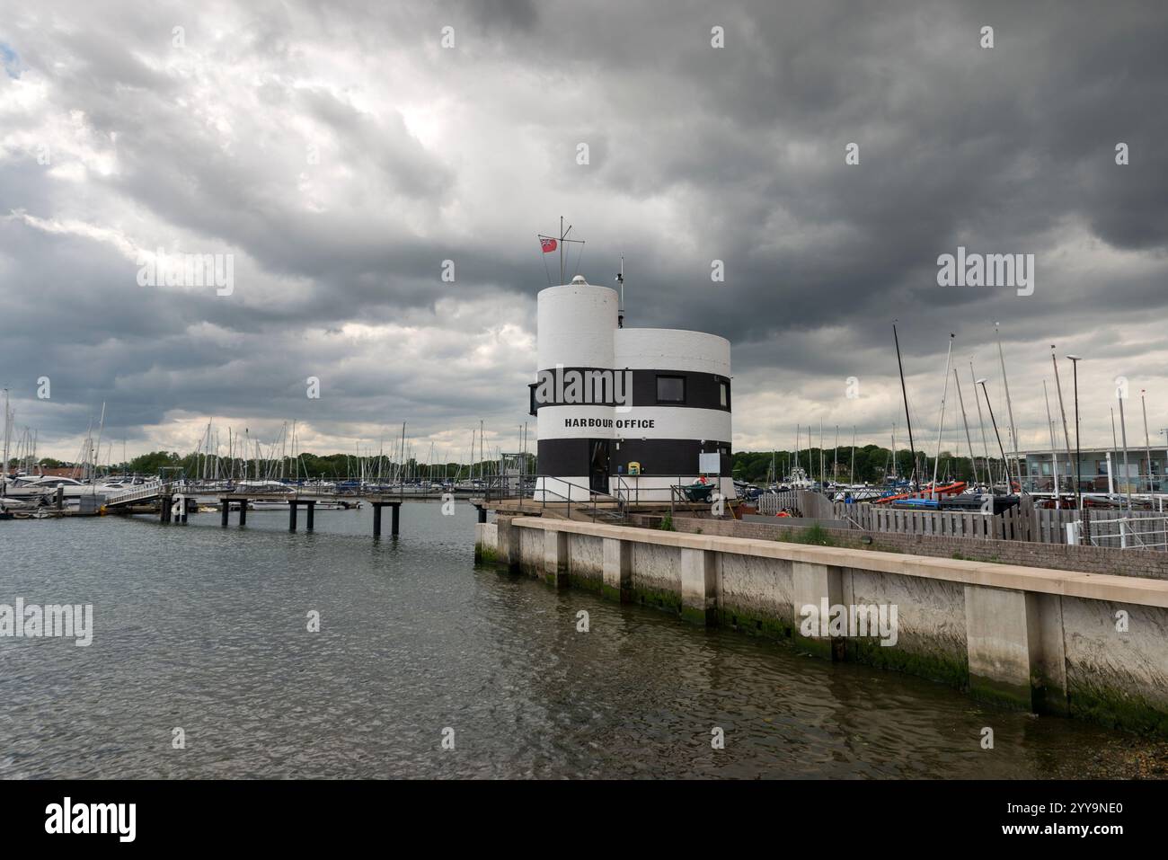 River Hamble Harbor Master Office presso Warsash Hampshire Inghilterra Foto Stock