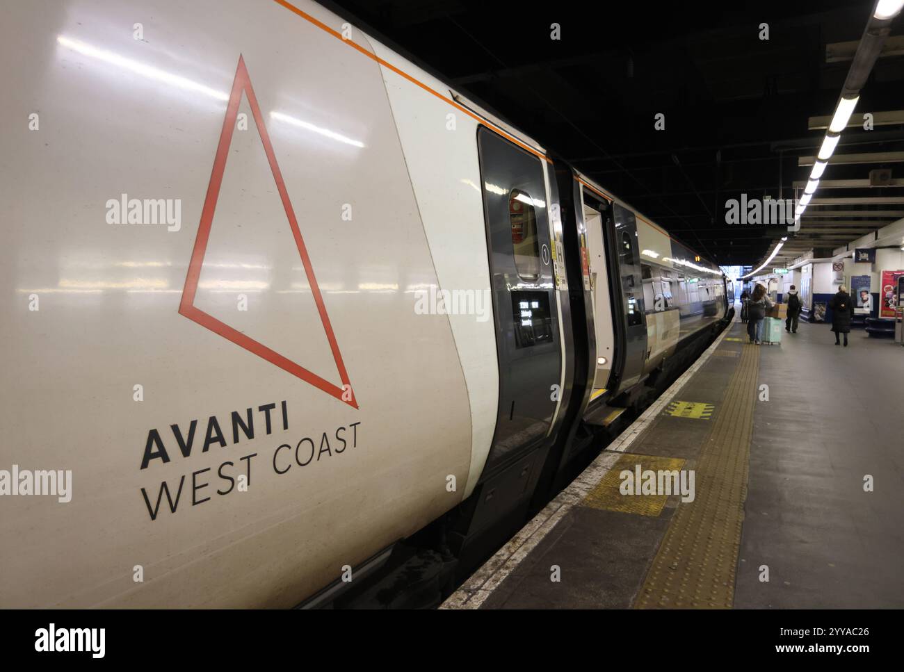 Avanti West Coast train, alla stazione di Euston, Regno Unito Foto Stock