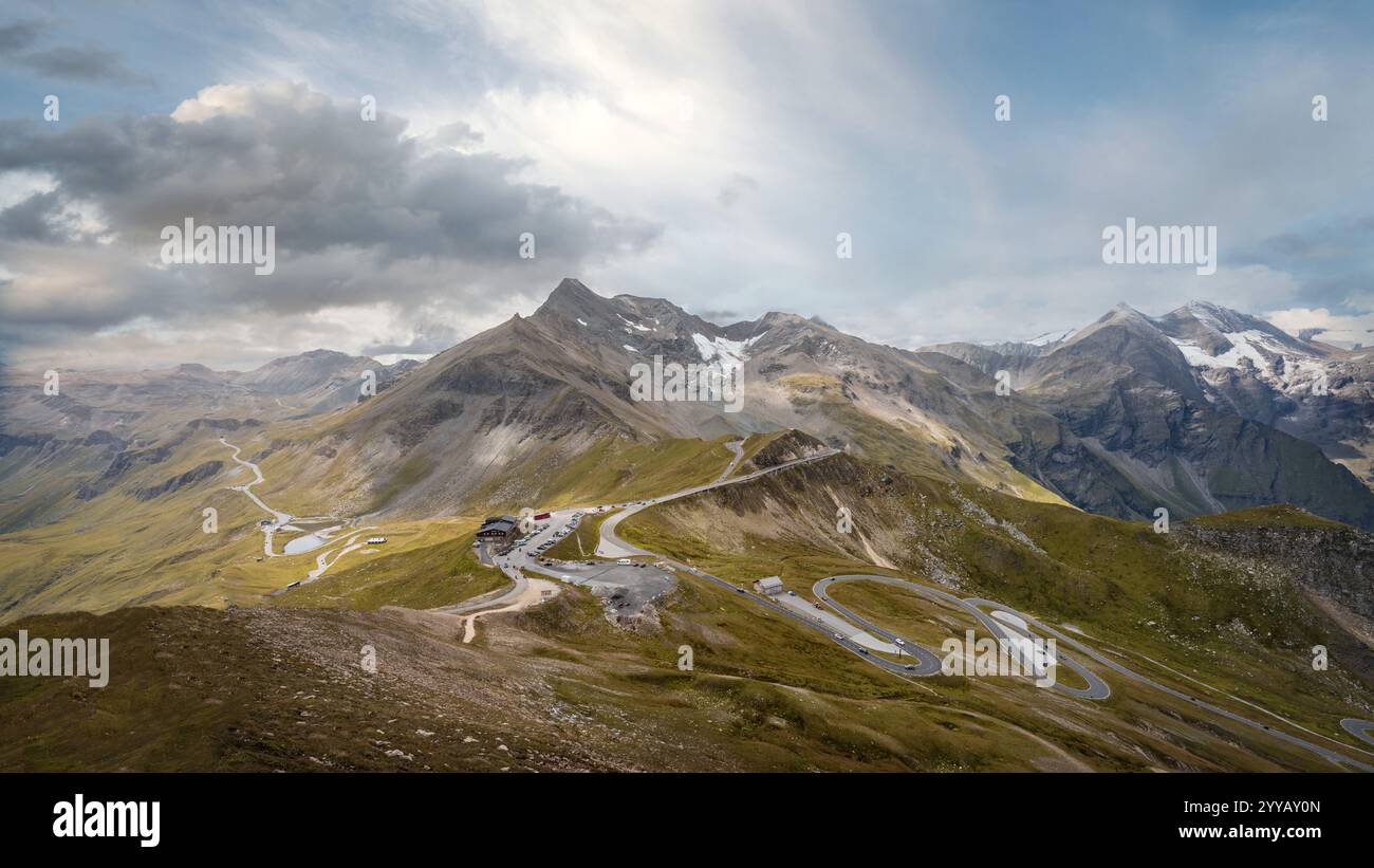 Fondo delle montagne della strada alpina del grossglockner immagini e ...