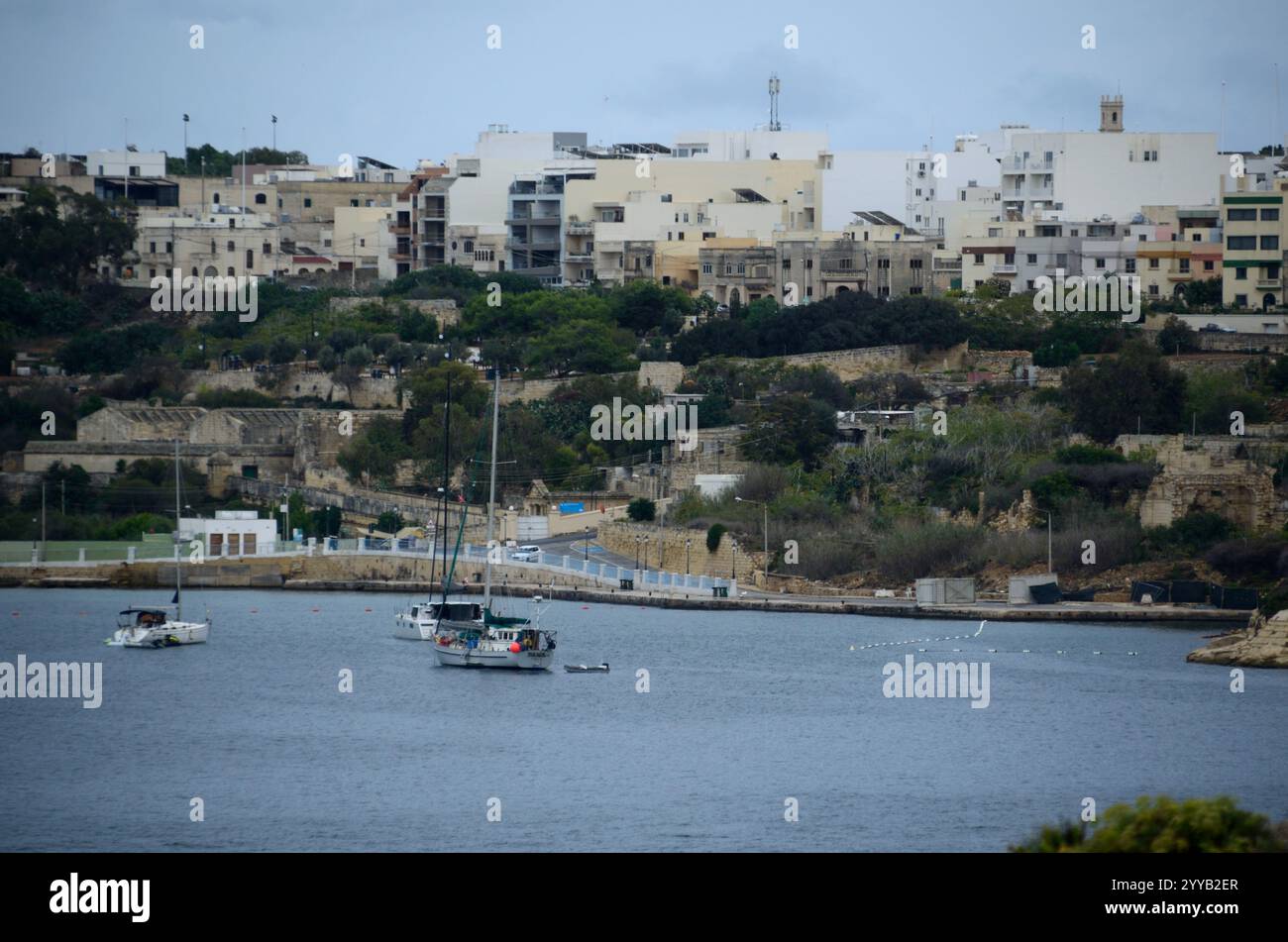 Vista sulla baia di Rinella, Kalkara-Calcara da St. Elmo Place, la Valletta, Malta, Europa Foto Stock
