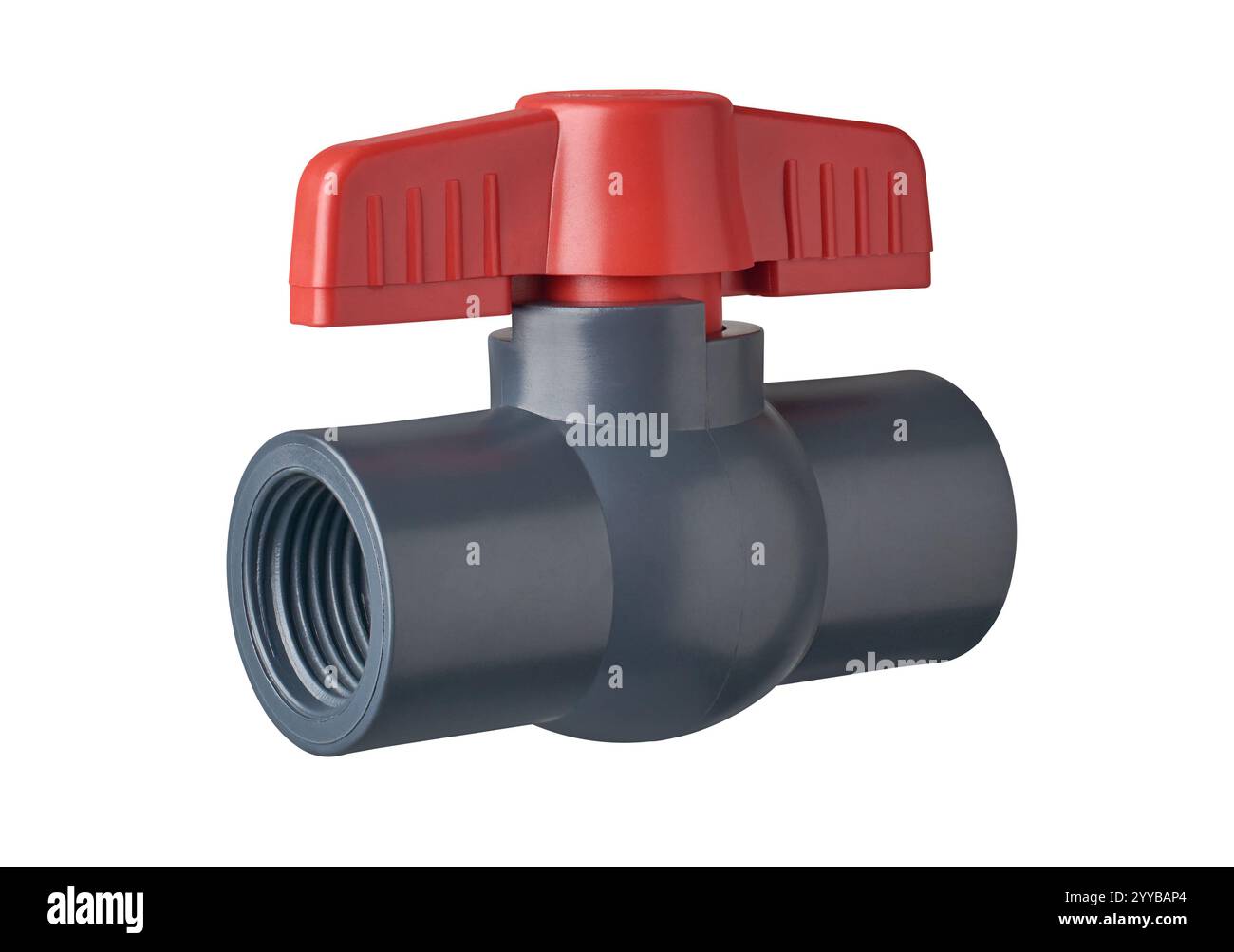 valvola a sfera in pvc grigio scuro con manico rosso sulla parte superiore per tornitura e estremità filettate sfondo bianco isolato, dispositivo idraulico per il controllo del flusso nel tubo Foto Stock