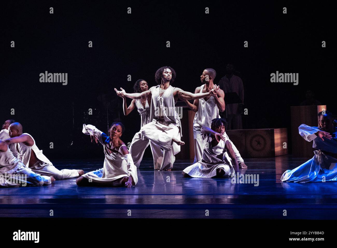 New York, Stati Uniti. 20 dicembre 2024. Alvin Ailey Dance Theatre prova della prima mondiale di Mathew Rushing's Sacred Songs, al New York City Center. Crediti: M. Stan Reaves/Alamy Live News Foto Stock