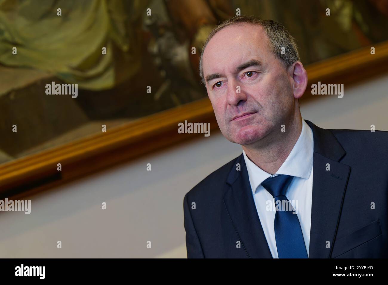 Hubert Aiwanger, Freie Wähler. Wirtschaftsminister und stellvertretender Bayerischer Ministerpräsident Hubert Aiwanger, FW , am Rand der Plenarsitzung. München Bayern Deutschland *** Hubert Aiwanger, libero elettori Ministro dell'economia e Vice Ministro bavarese Presidente Hubert Aiwanger, FW , a margine della sessione plenaria Monaco di Baviera Germania Copyright: XRolfxPossx Foto Stock
