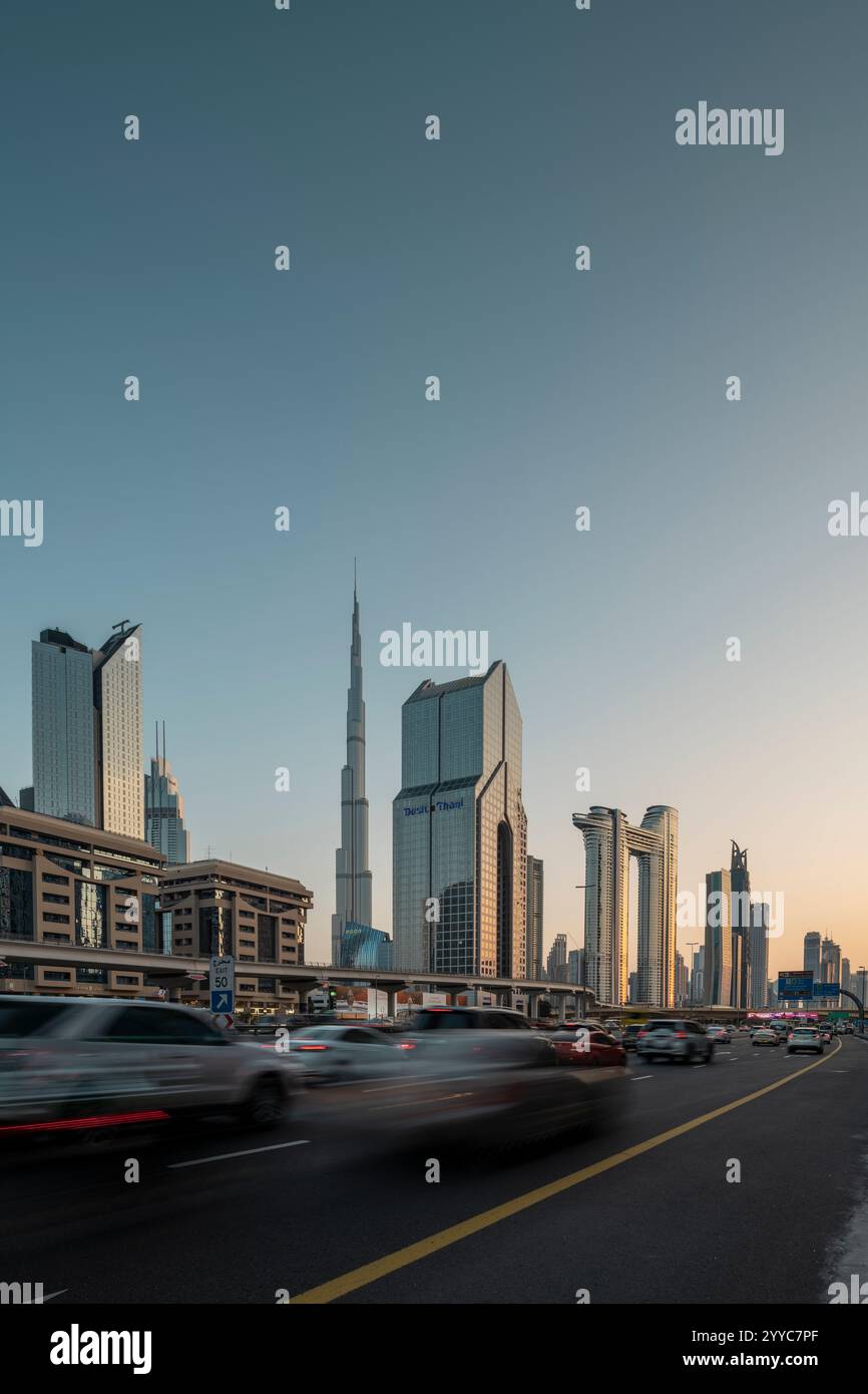 Burj Khalifa e Sheikh Zayed Road, Downtown, Dubai, Emirati Arabi Uniti Foto Stock