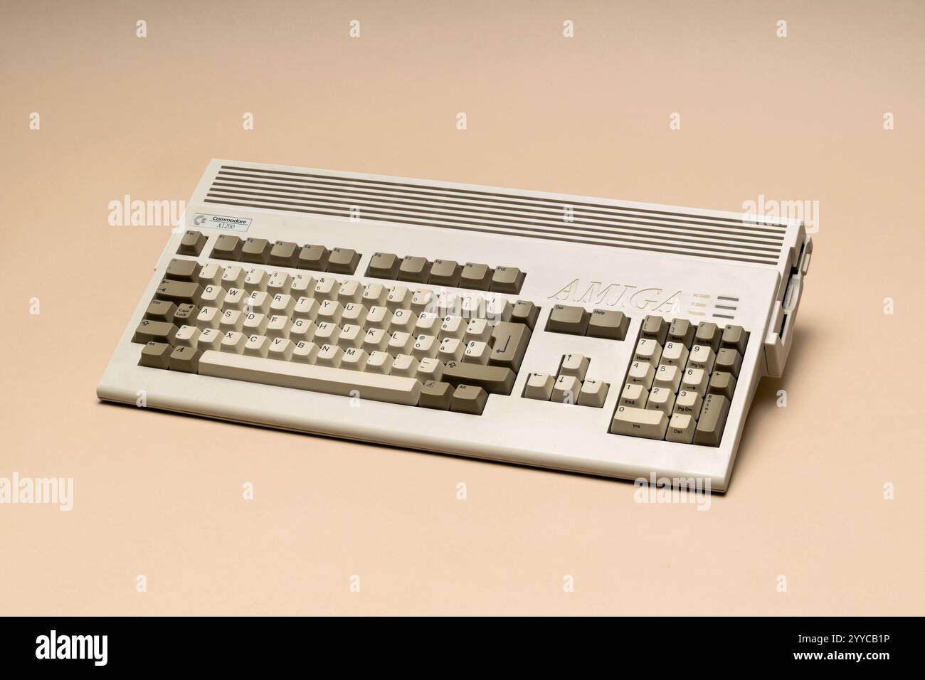 Pavia, Lombardia, Italia - 8 dicembre 2024: Commodore Amiga A1200 dal 1992, home computer considerato non di successo ma 1 milione di copie vendute. Mostrato in Foto Stock