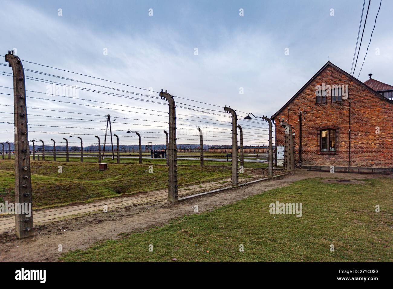 Recinzioni e caserme perimetrali ad Auschwitz-Birkenau Foto Stock