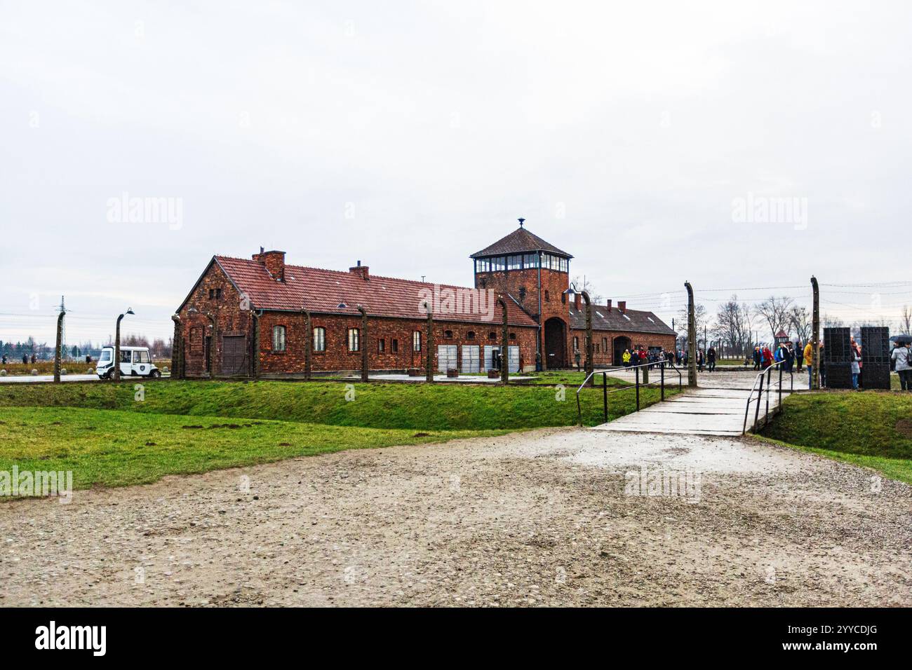 Porta principale e Torre della Guardia ad Auschwitz-Birkenau Foto Stock