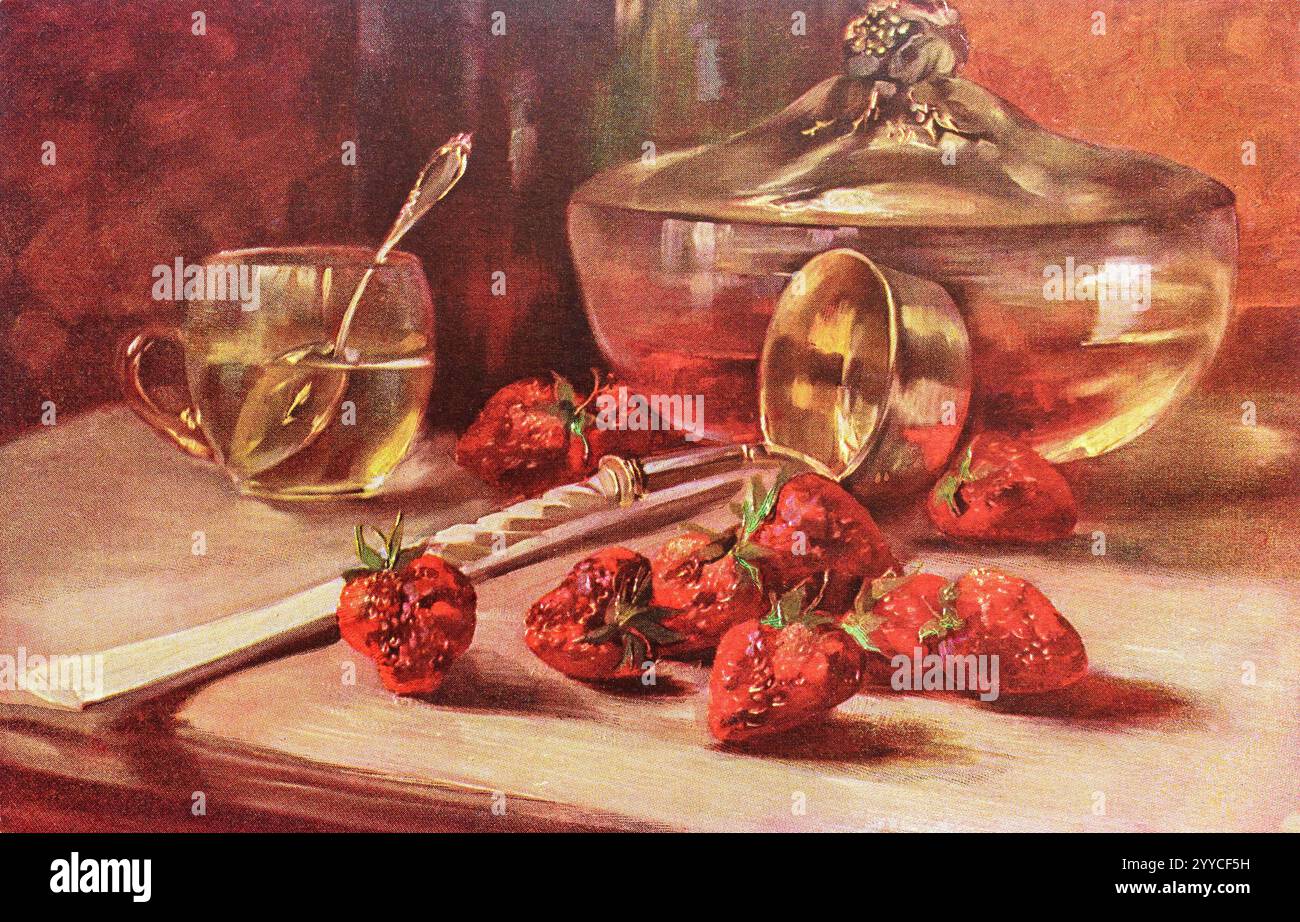 Cartolina vintage 1910-1920 con pittura di fragole natura morta con una ciotola di vetro, tazza e mestolo. Foto Stock