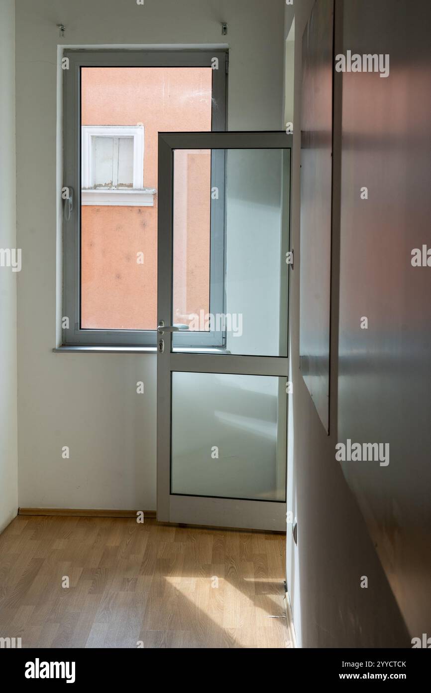 Profilati geometrici interni ed esterni: Portiere e finestrini Foto Stock