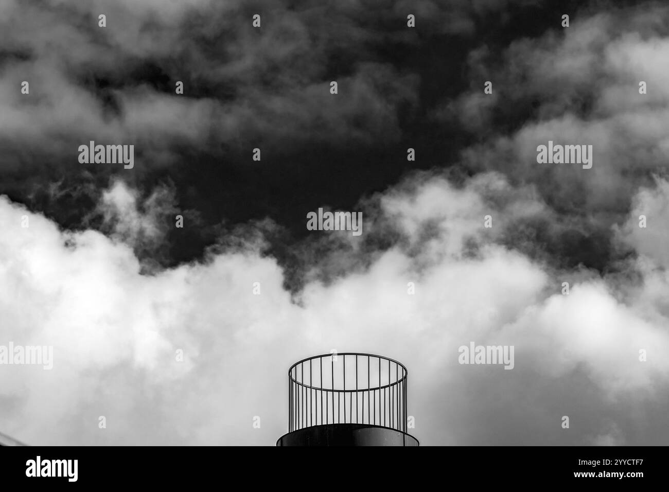 Il cielo è il limite: Raggiungere le nuvole Foto Stock