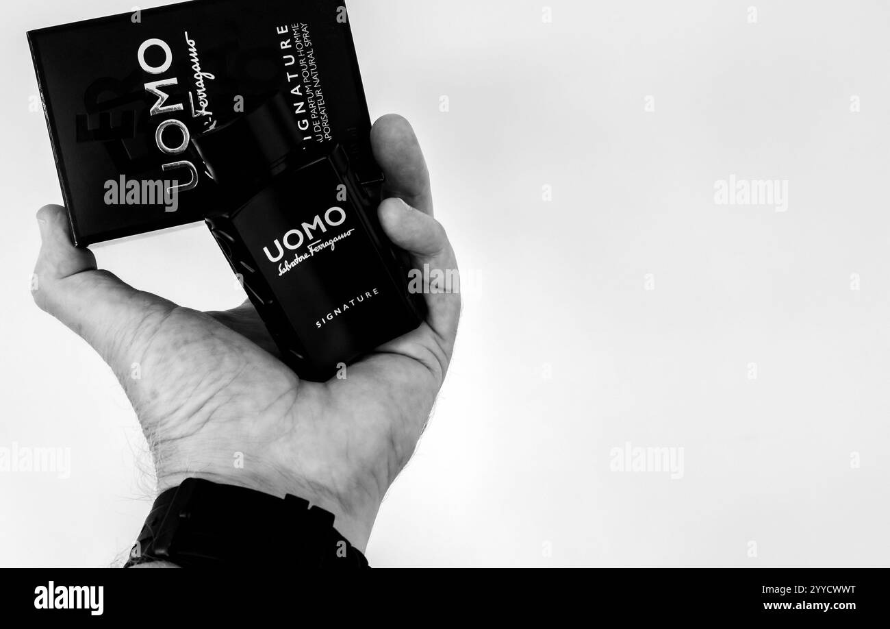 Brasile, 21 dicembre 2024. Profumo vintage uomo Signature da uomo con una piramide olfattiva calda e piccante per l'autunno inverno. Foto Stock