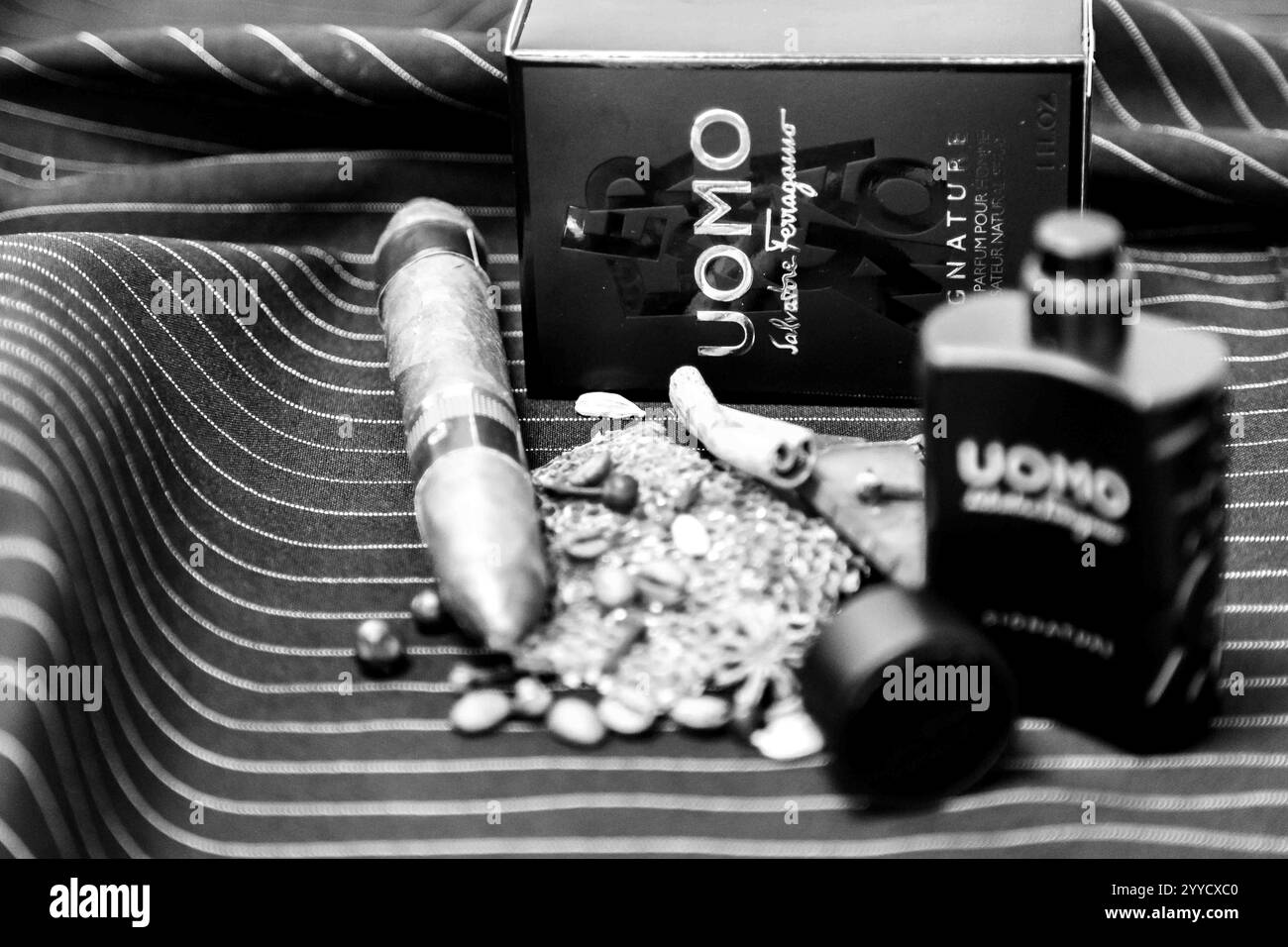 Brasile, 21 dicembre 2024. Profumo vintage uomo Signature da uomo con una piramide olfattiva calda e piccante per l'autunno inverno. Foto Stock