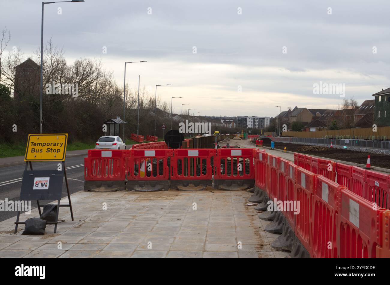 Segnaletica temporanea della fermata dell'autobus con le barriere intorno alla Northern Approach Road a Colchester, Essex. Foto Stock