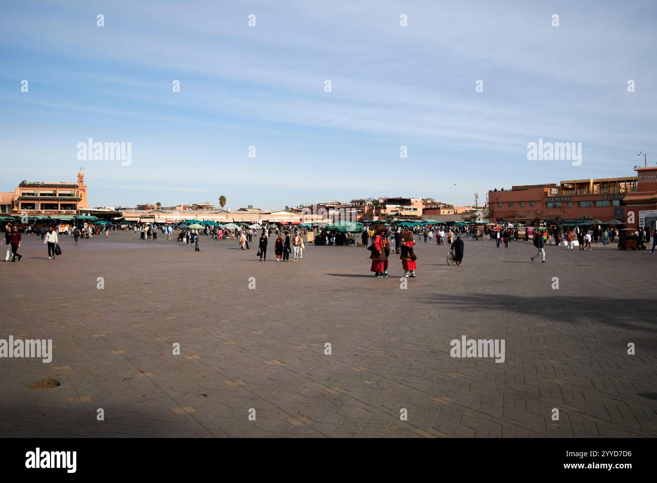 piazza jemaa el-fna a metà pomeriggio in inverno a marrakech, marocco Foto Stock