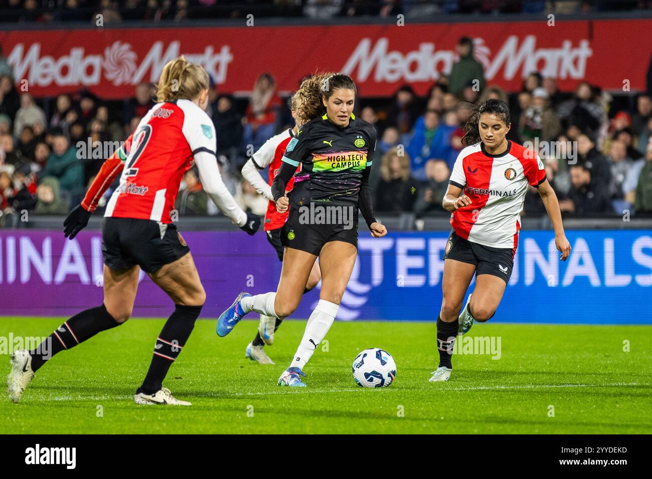 ROTTERDAM, 21-12-2024, Stadium De Kuip, stagione 2024/2025, Azerion Eredivisie Vrouwen olandese. Partita tra Feyenoord - PSV (donne). Melanie Bross (punteggio finale 1-4). Crediti: Pro Shots/Alamy Live News Foto Stock