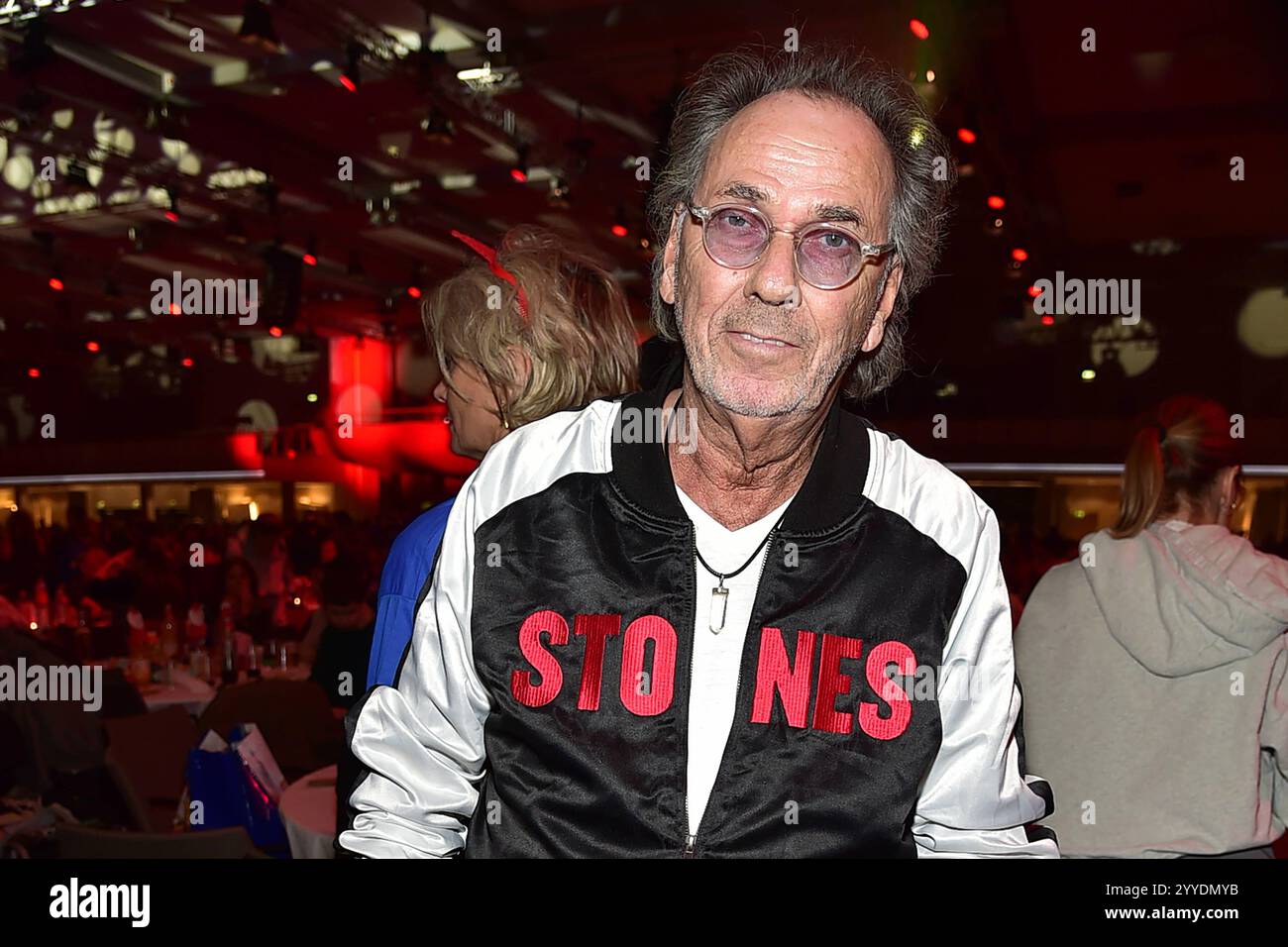 30 Ten Jubilaeum von Frank Zander,Weihnachten Hugo Egon Balder zum 30 Ten Jubilaeum von Frank Zander, Marcus Zander Weihnachten mit Frank & Familie Estrel Covention Center Berlin, AM 21.12.2024 **** 30th Anniversary of Frank Zander, Christmas Hugo Egon Balder for the 30th Anniversary of Frank Zander, Marcus Zander Christmas with Frank Family Estrel Covention Center Berlin, on 2024 Photopress Mueller Foto Stock