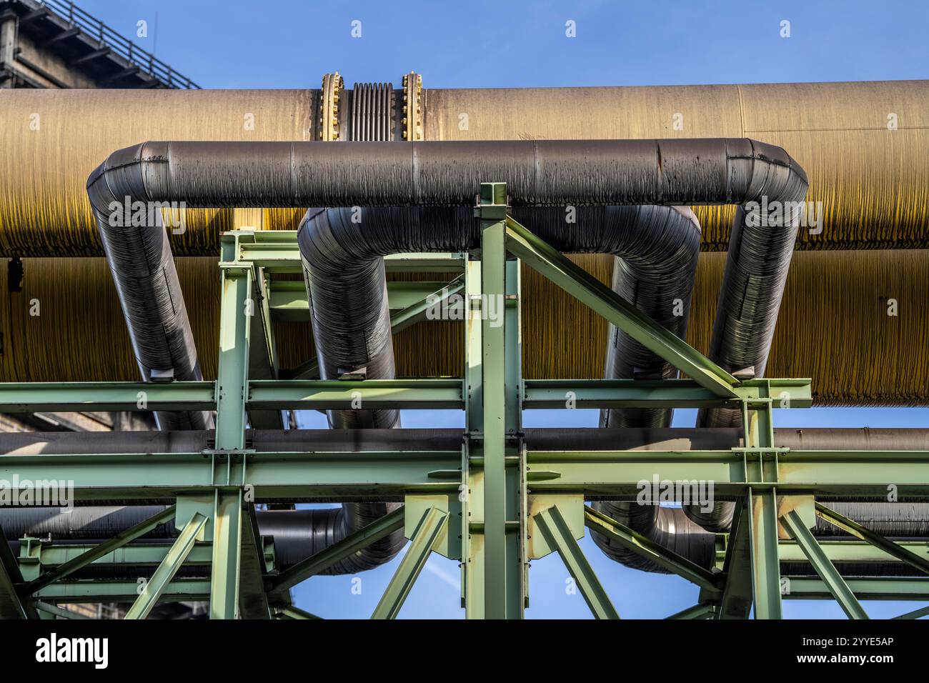 Curve di espansione, gasdotti per teleriscaldamento, gas di altiforni, presso il sito ThyssenKrupp Steel di Duisburg Marxloh, Renania settentrionale-Vestfalia, Germania Foto Stock