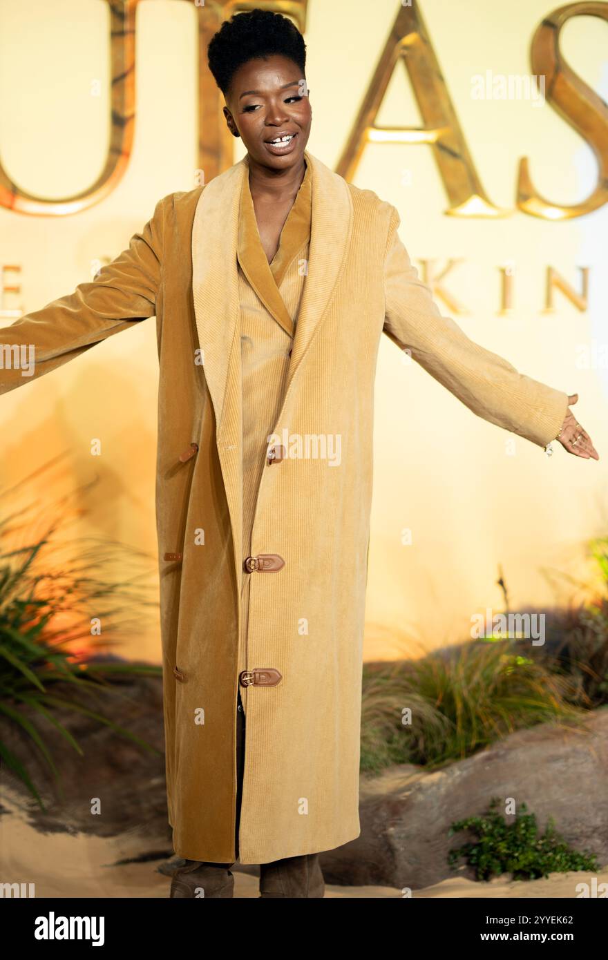 LONDRA, INGHILTERRA - 10 DICEMBRE: Folake Olowofoyeku partecipa alla prima britannica "Mufasa: The Lion King" al Cineworld Leicester Square il 10 dicembre 2024 Foto Stock