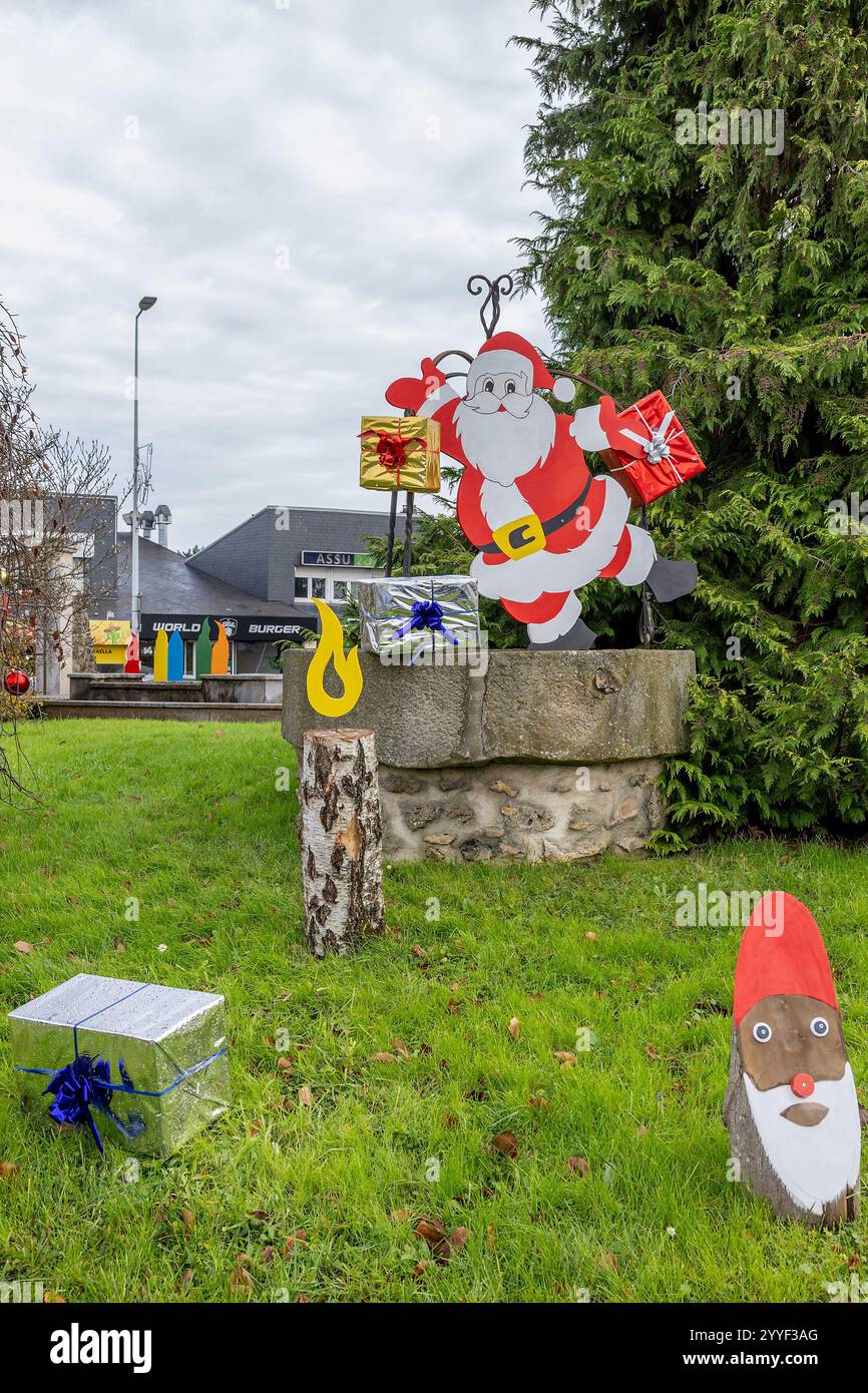C) Denis TRASFI / MAXPPP - à Sainte Geneviève des Bois en Essonne (91), Francia, décoration et lighting de Noël Foto Stock