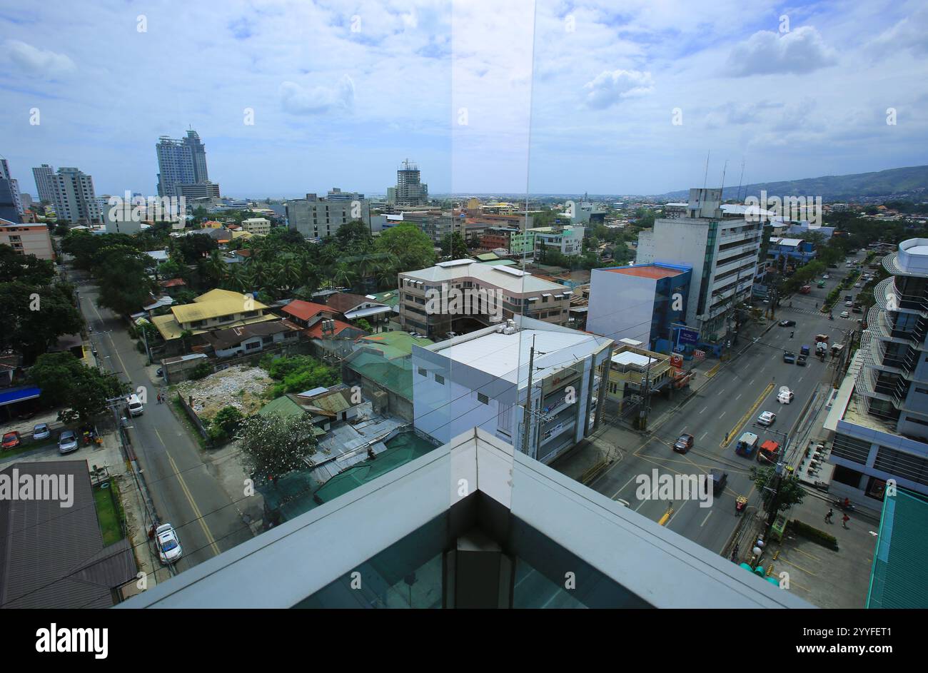 uomo costruttore, costruzione, architettura, modernizzazione, sviluppo di costruzioni, sviluppo umano, quello che l'uomo ha raggiunto. possibile impossibile, costruire Foto Stock