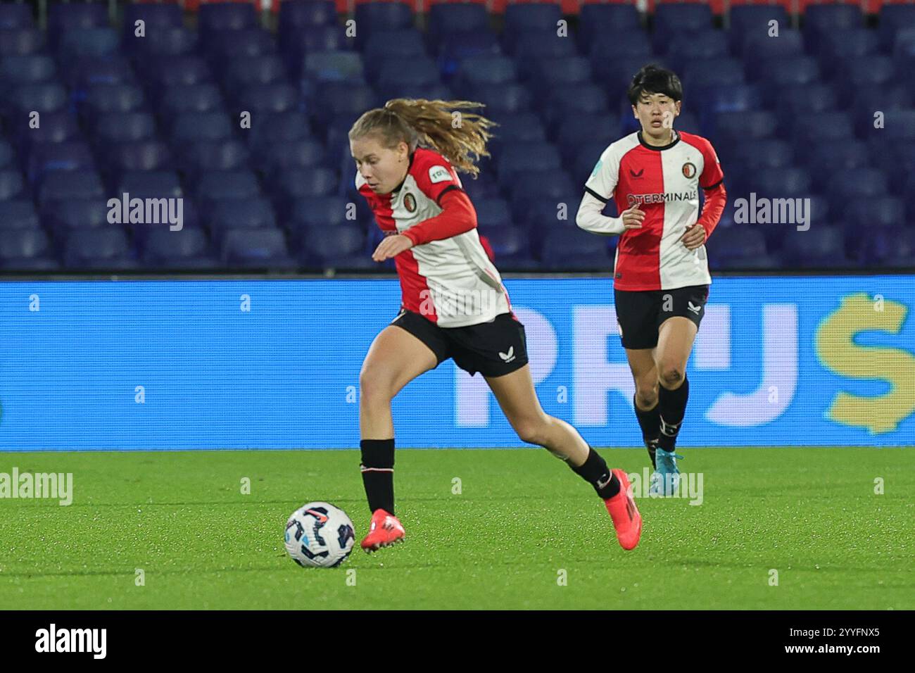 Jarne Teulings (7) di Feyenoord nella foto di sabato 21 dicembre 2024 a Rotterdam, Paesi Bassi, durante una partita di calcio femminile tra Feyenoord e PSV Eindhoven, stagione 2024 - 2025 di Azerion Women’s Eredivisie. FOTO SPORTPIX | SEVIL OKTEM Foto Stock