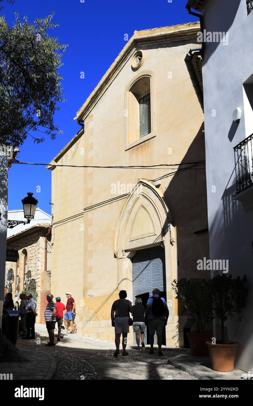 La Chiesa dell'assunzione nel villaggio di montagna di Guadalest, provincia di Valencia, Spagna, Europa Foto Stock