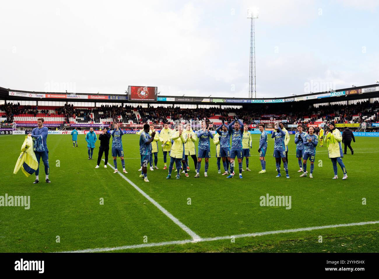 Roterdam, Paesi Bassi. 22 dicembre 2024. ROTTERDAM, 21-12-2024, Stadio Het Kasteel, stagione 2024/2025, Eredivisie olandese calcio tra Sparta Rotterdam e Ajax, giocatori dell'Ajax che celebrano la vittoria crediti: Pro tiri/Alamy Live News Foto Stock