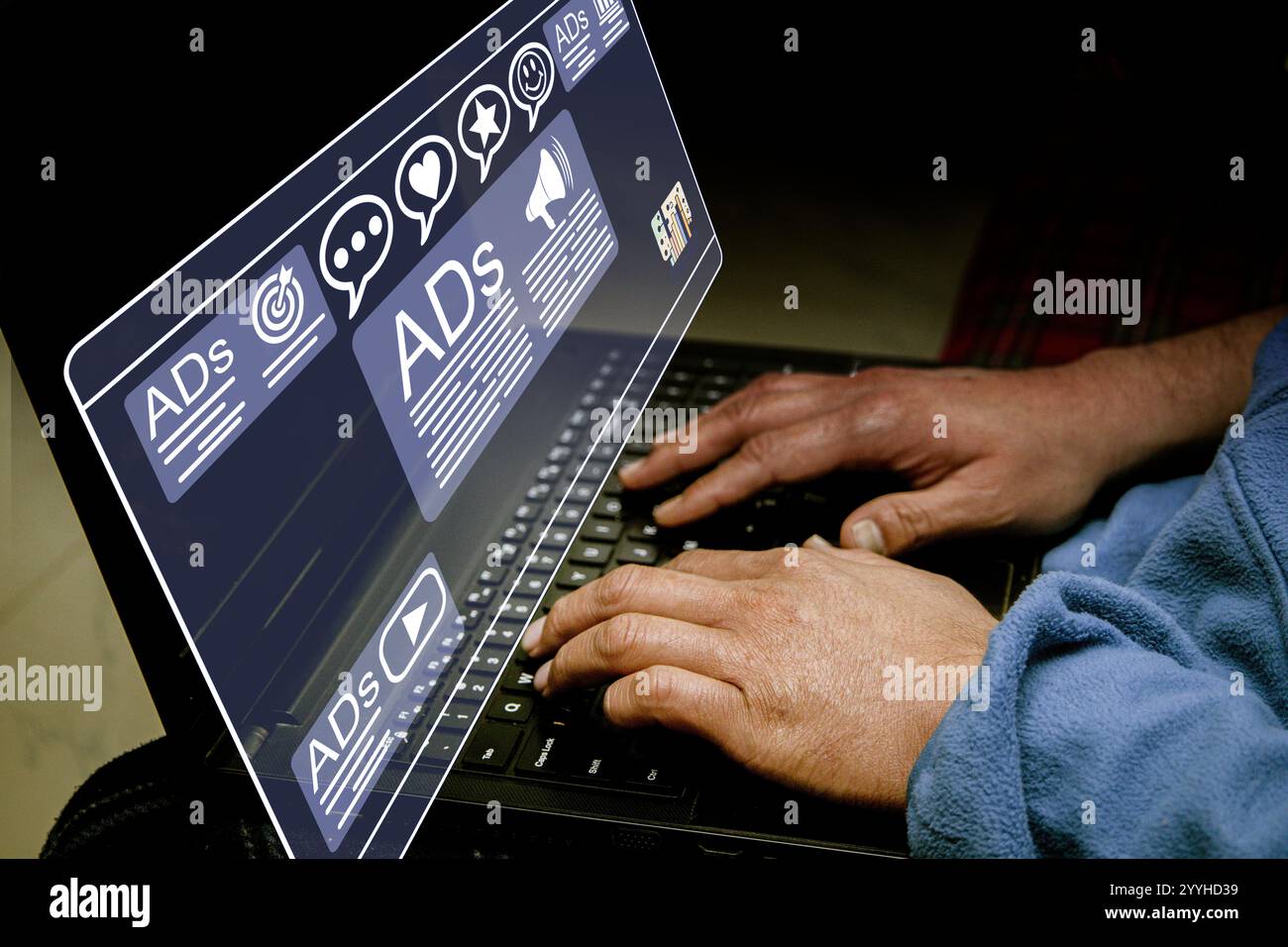 Marketing digitale per la promozione di prodotti con social media, e-mail, siti Web e motori di ricerca per canali. Sviluppo e obiettivi del marketing digitale Foto Stock