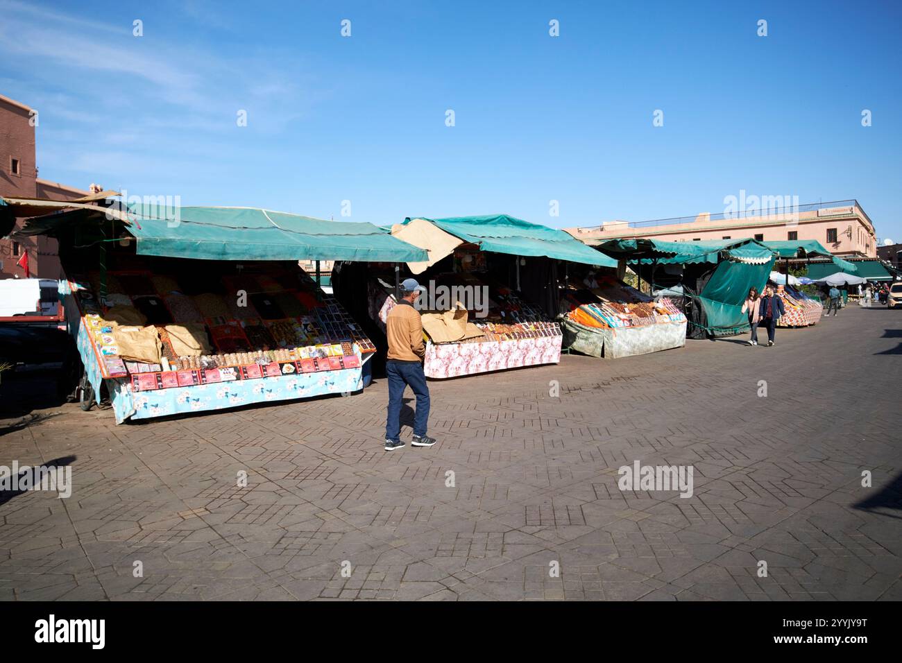dattera bancarelle di frutta secca e frutta secca in piazza jemaa el-fna a marrakech, marocco Foto Stock