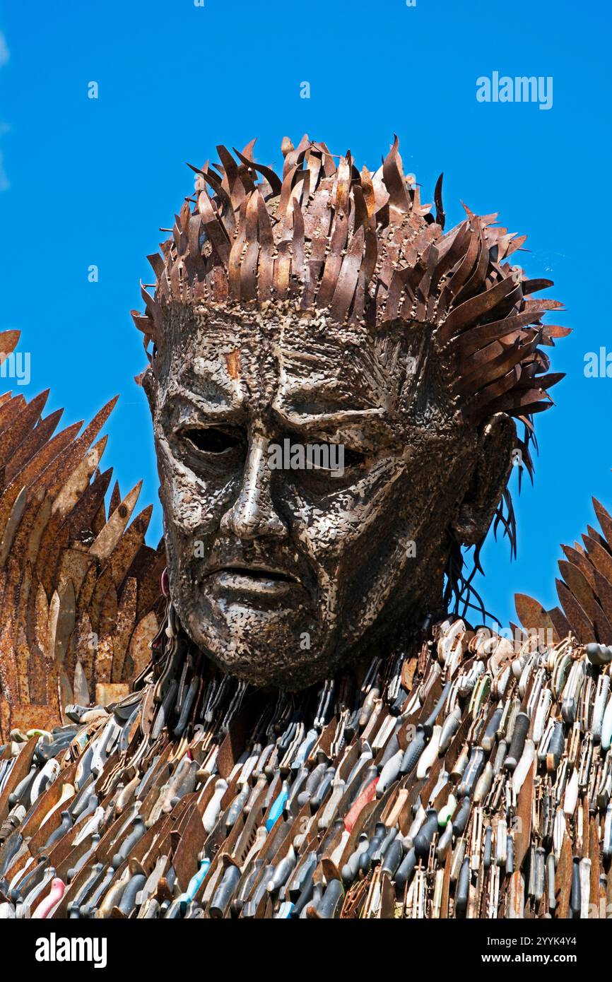 The Knife Angel a Weston-super-Mare, Regno Unito, il 15 maggio 2024. L'Angelo del coltello è una scultura fatta di coltelli sequestrati dalla polizia che è stata progettata per sensibilizzare sul problema della violenza dei coltelli. Foto Stock